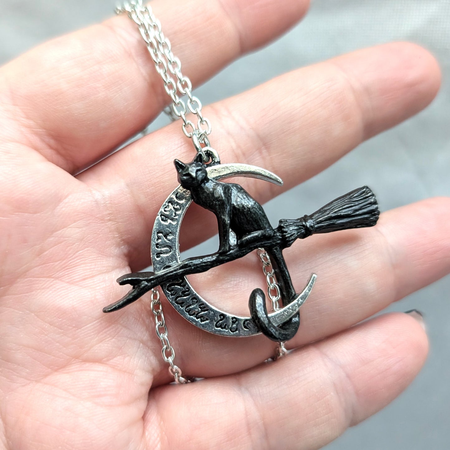 Regina Covenorum Necklace