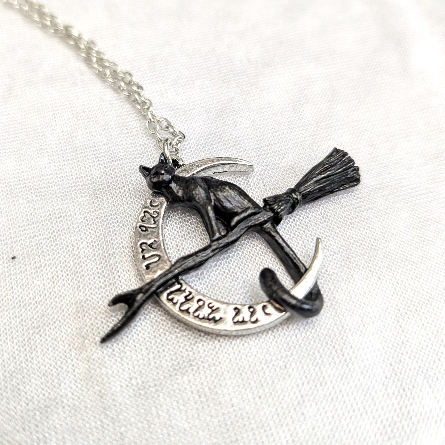 Regina Covenorum Necklace