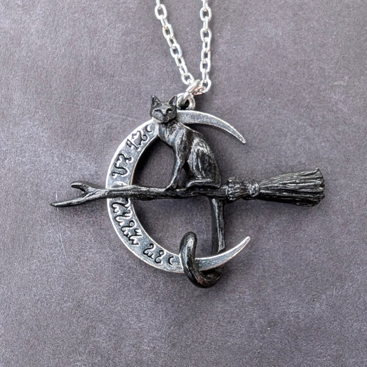 Regina Covenorum Necklace