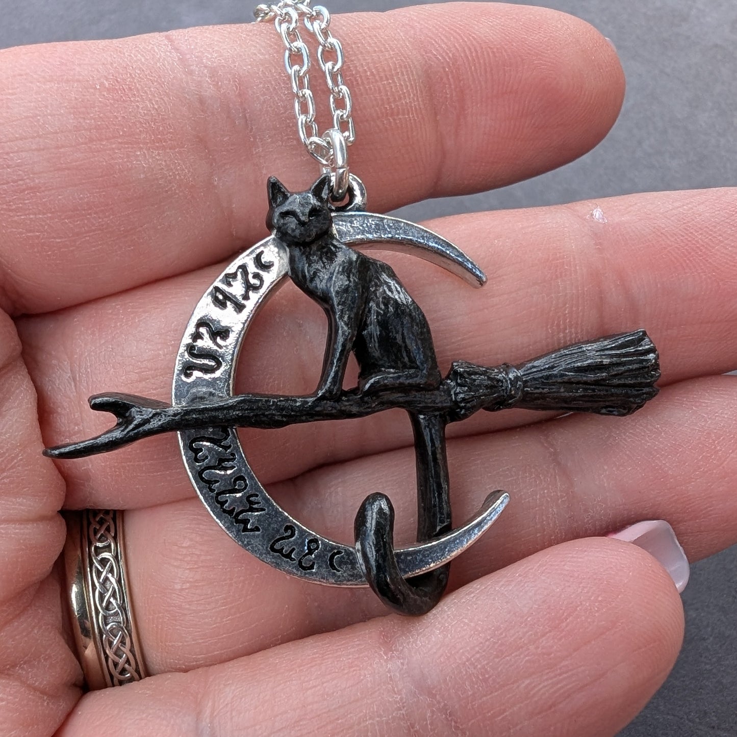 Regina Covenorum Necklace